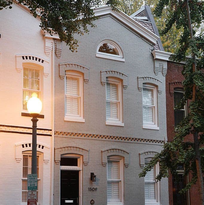 A Murder Mystery On Swann Street