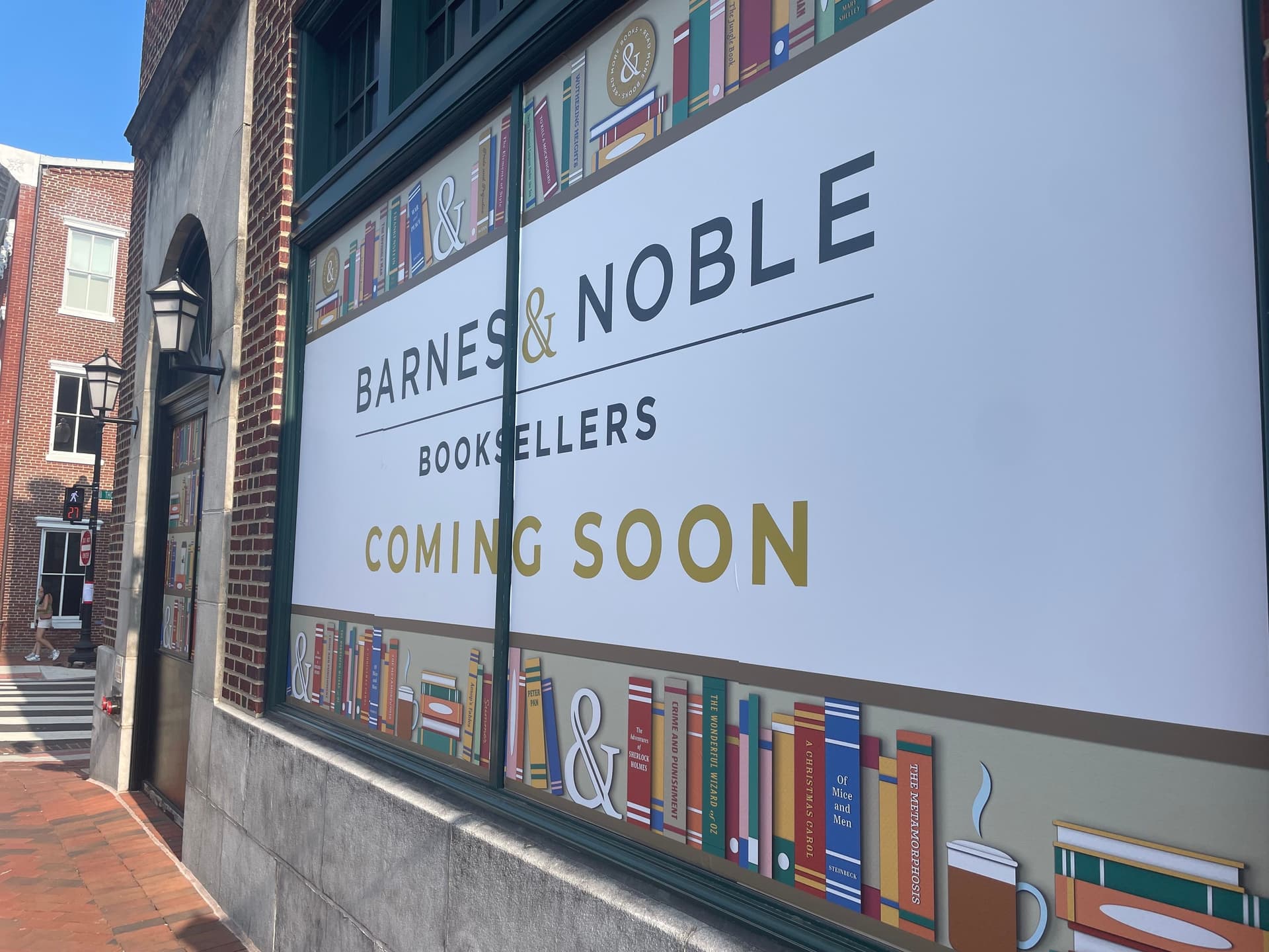 D.C. Barnes & Noble coming soon sign.